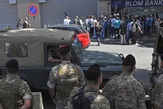 Lübnan'da mudilerin silahlı baskınları sonrası bankalar süresiz kapalı kalacak